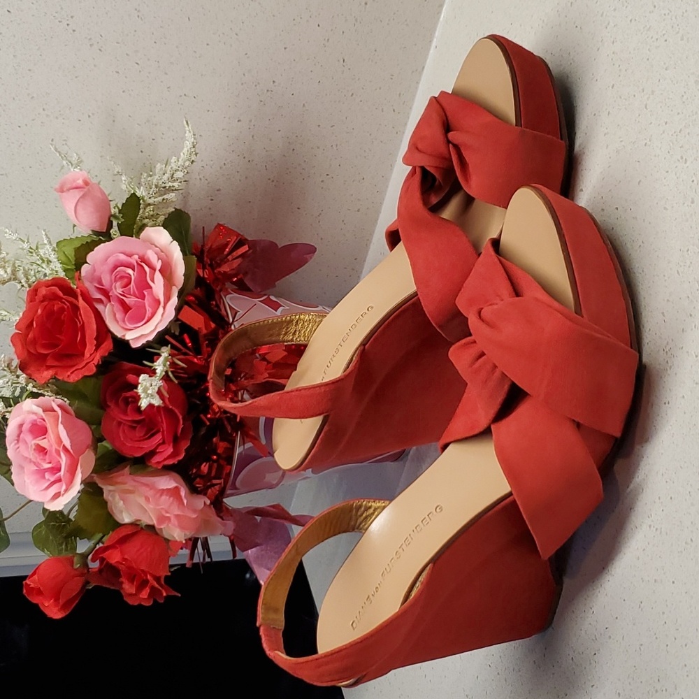 DIANE von FURSTENBERG suede leather wedges (sz 7.5M)
